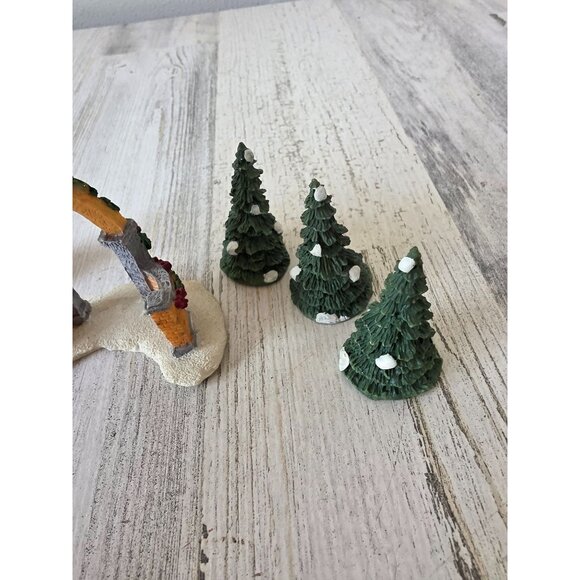 Village tree entrance Xmas decor mini trees - Picture 4 of 7